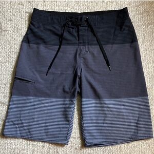🏄🏽‍♂️ HANG TEN SIZE 30 STRIPED BOARD SHORTS